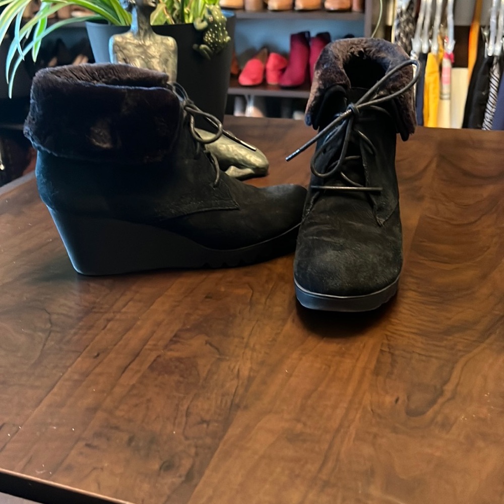 Donald Pliner booties